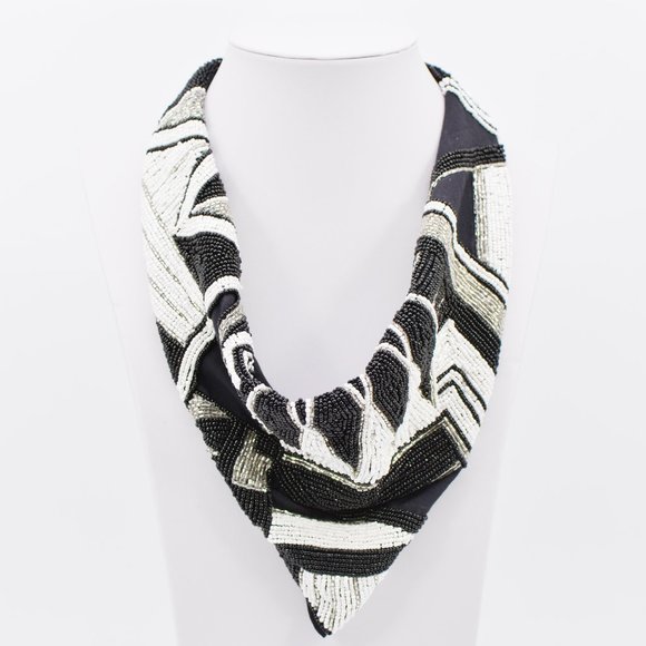 INDIAN SEED BEADS TRIANGLE SCARF - Picture 1 of 3